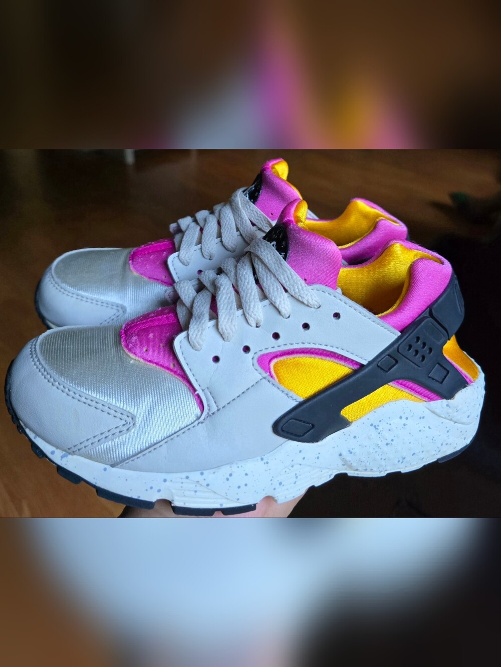 Sz 4.5Y Big Kids NIKE AIR HUARACHE RUN Light Bone/Lethal Pink/University Gold